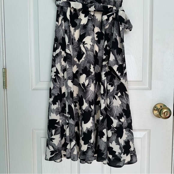 Lauren Ralph Lauren Printed Bubble Crepe Dress in Winter Cream size 4 - Picture 5 of 13